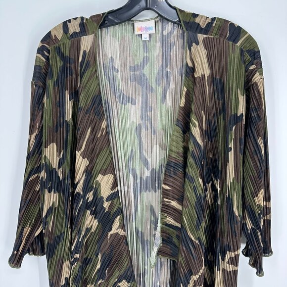 3/$25 LulaRoe Camo Shirley Kimono Duster Cardigan Top M Plisse Pleat Army Green - Picture 3 of 8